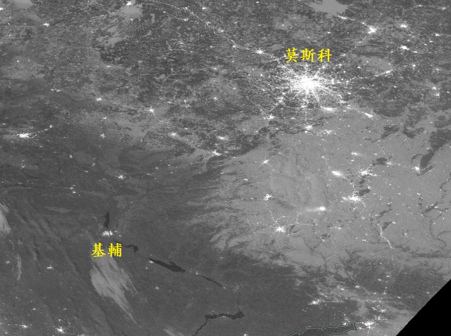 衛星照片下，兩國首都燈火一明一暗。圖／翻攝自NASA/EOSDIS