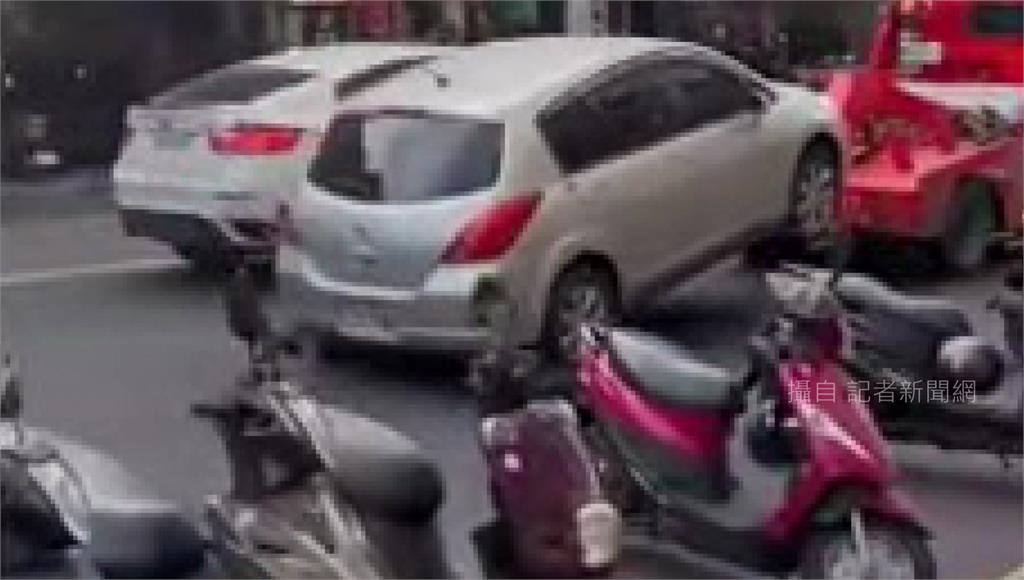 13秒拖吊違停車影片引起熱議。圖／台視新聞