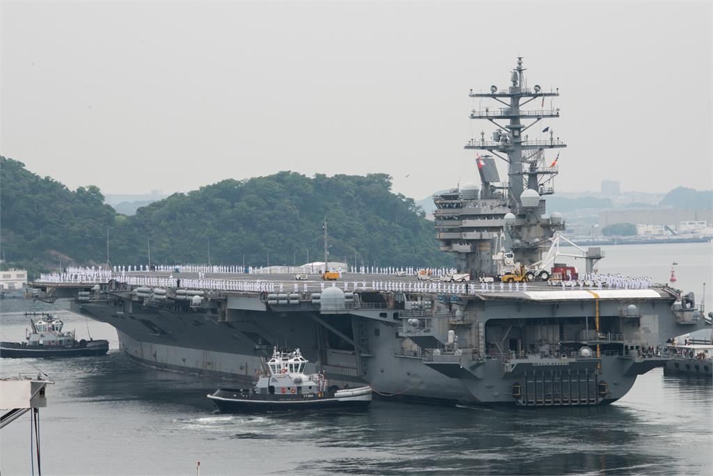 美軍航母林肯號週六抵達日本神奈川橫須賀基地。圖／翻攝自Facebook@U.S. Pacific Fleet