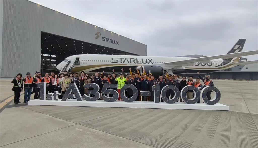 星宇首架A350-1000交機！張國煒今親駕返台 大批航空迷搶拍