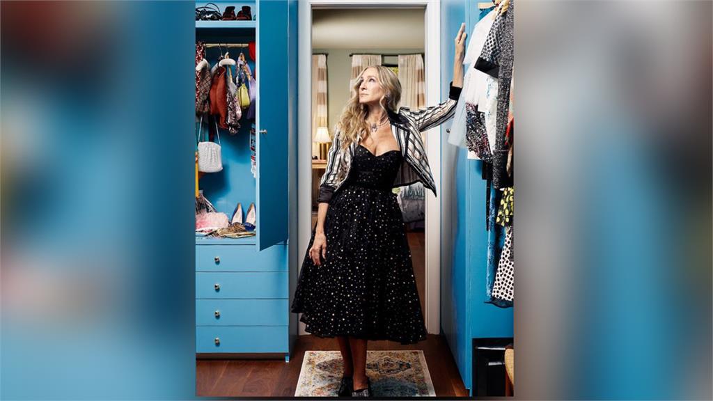 Airbnb攜手《慾望城市》女主角莎拉潔西卡派克，在紐約曼哈頓一比一復刻出「凱莉」的公寓。圖／翻攝自Instgram@sarahjessicaparker