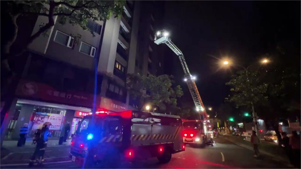 北市大安住商大樓凌晨火警 疏散53人、4人嗆傷送醫