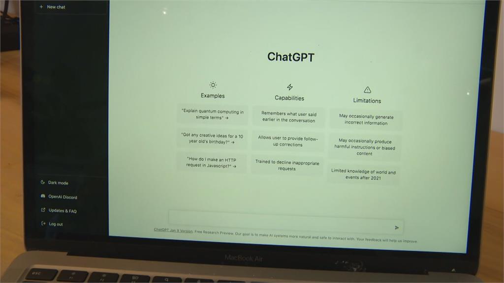 聊天機器人ChatGPT的推出，將大大影響未來的就業市場。圖／畫面攝自AP