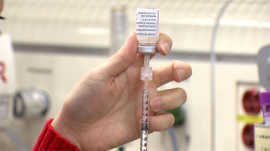 彭博社指出，台灣如果未獲得足夠疫苗，恐怕會影響晶片供應。圖／台視新聞（資料照）