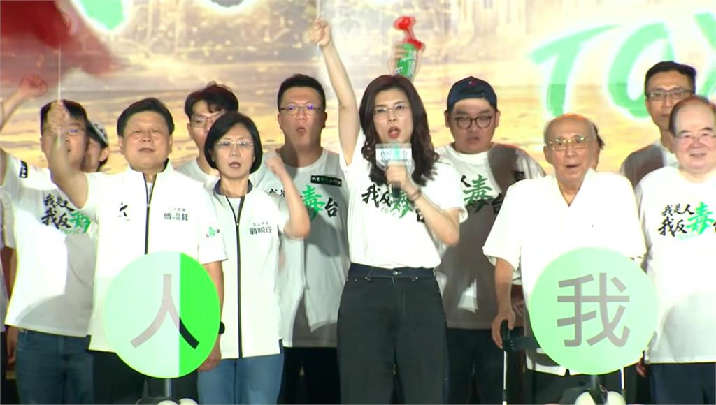不敢同框？鄭麗文凱道壓軸致詞前 縣市首長全走光