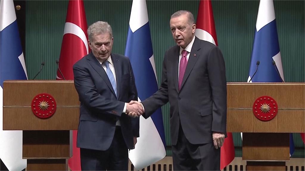 芬蘭總統與土耳其總統舉行會談。圖／美聯社、路透社