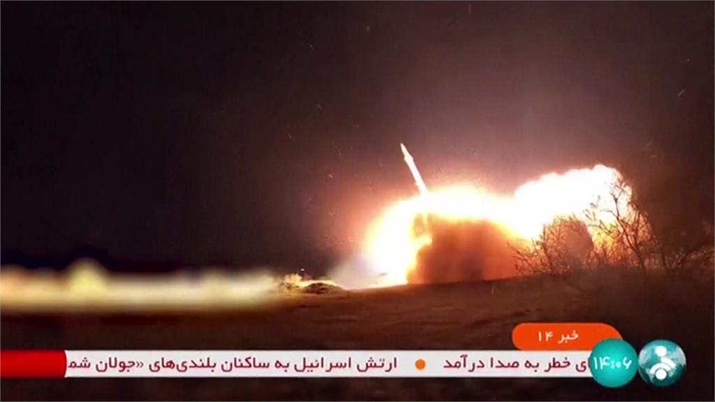 伊朗公布13日發射飛彈襲擊以色列的畫面。圖／美聯社、路透社、CNN
