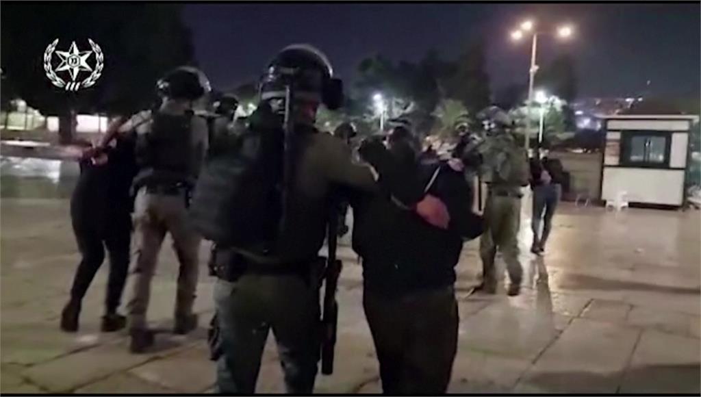 耶路撒冷清真寺爆警民衝突。圖／CNN、美聯社、路透社
