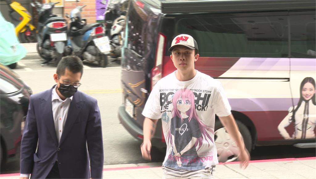 孫安佐持火槍案首開庭 僅認「持有模擬槍1罪」 前經紀人也遭傳喚