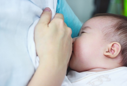 餵母乳乳頭痛、乳房硬塊別輕忽！ 5招護理避免塞奶發燒