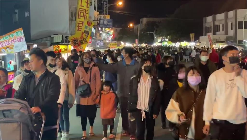 連假出遊潮！ 墾丁大街跨年夜湧入逾8000人