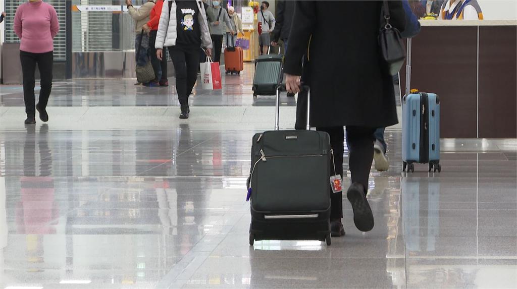 寒假赴港澳旅遊 陸委會提醒：手機電腦存疑慮內容 出發前備份刪除