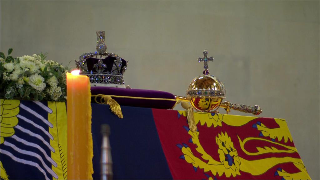帝國王冠和女王權杖上都鑲嵌「卡利南鑽石」。圖／美聯社