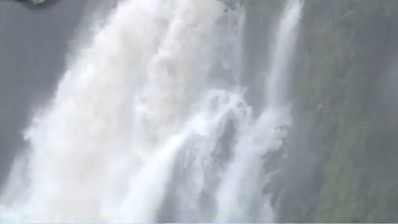 巴威豪雨狂炸烏來　10小時雨量逼近200毫米、南勢溪暴漲