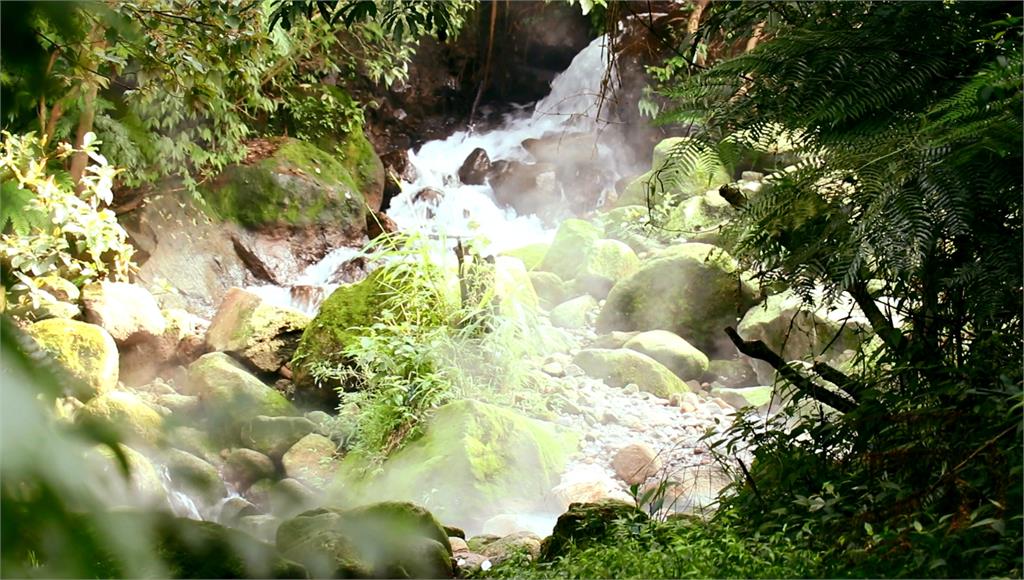 有著得天獨厚的天然景緻，八煙野溪溫泉。圖：台視新聞