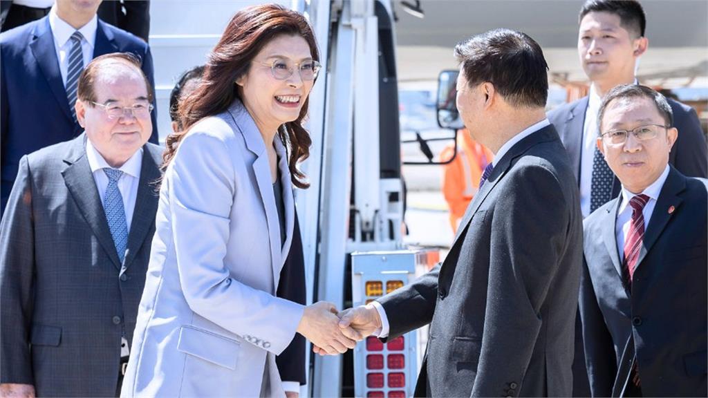 鄭麗文率團訪中下午抵達上海 宋濤、國台辦官員親接機