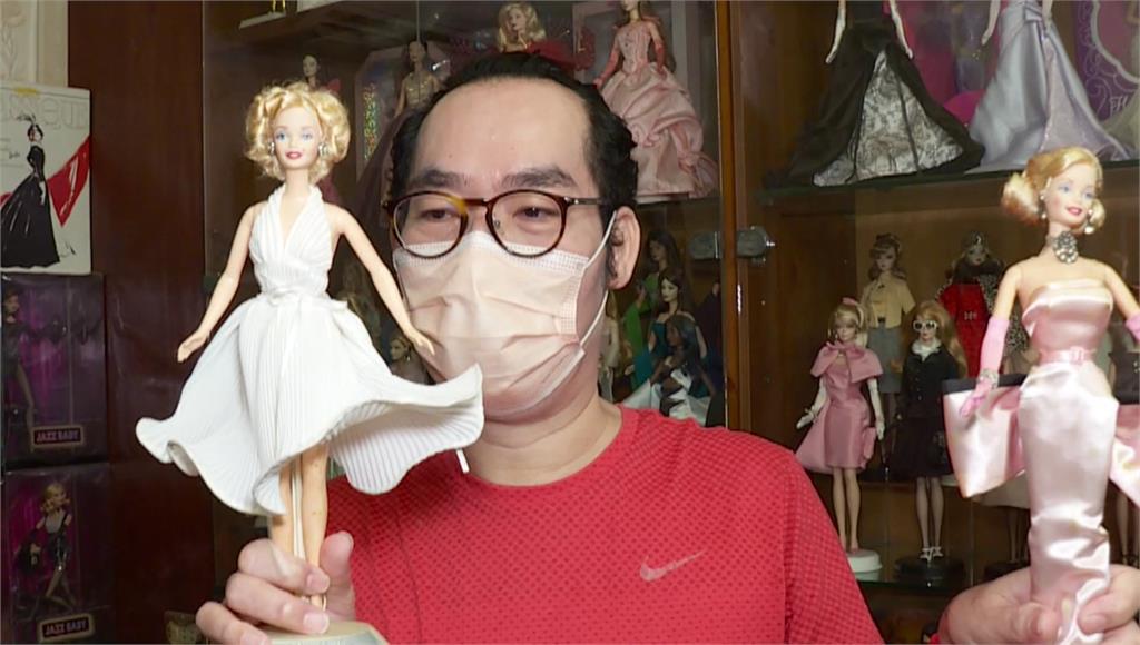 收藏家李永承有逾200個芭比娃娃，最愛的是太太送的瑪麗蓮夢露造型。圖／台視新聞