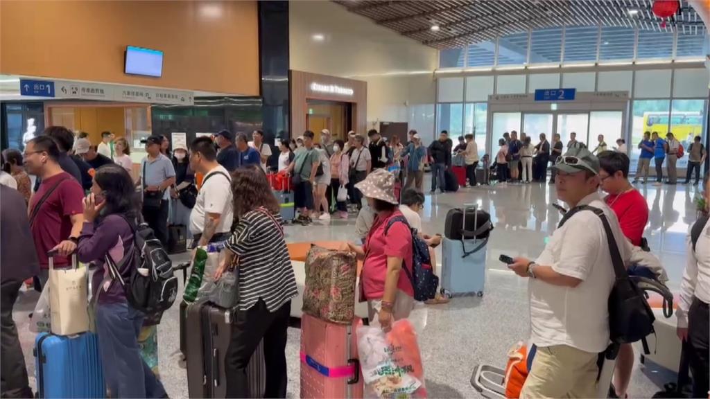 金門濃霧航空大亂 機場.碼頭湧現滯留人潮