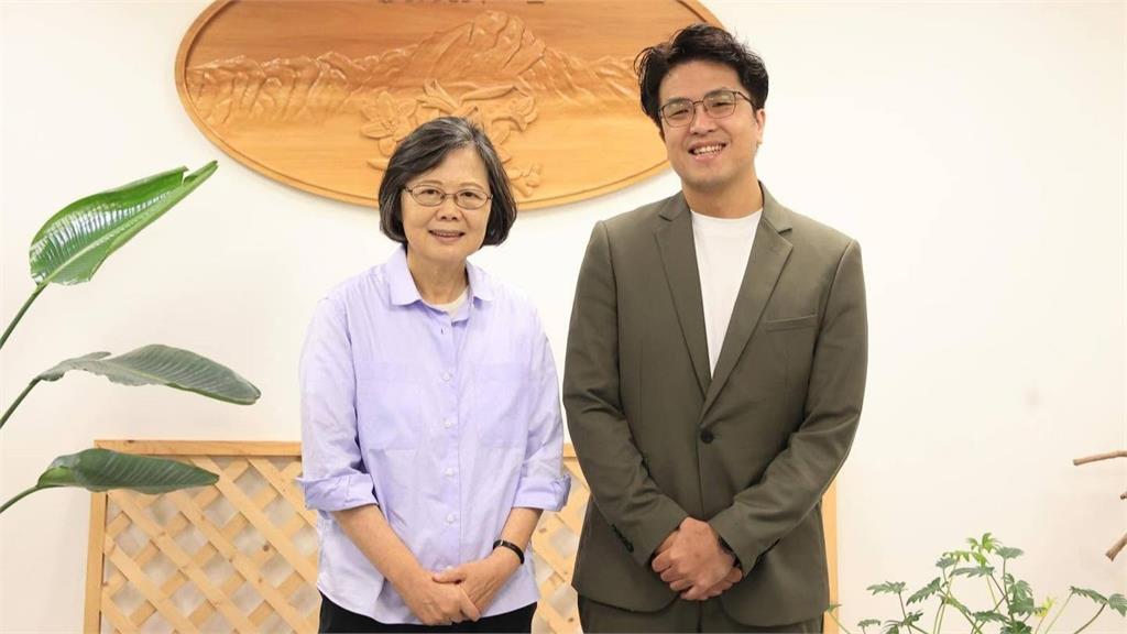 綠營最強母雞出馬 蔡英文明早陪沈伯洋登記參選