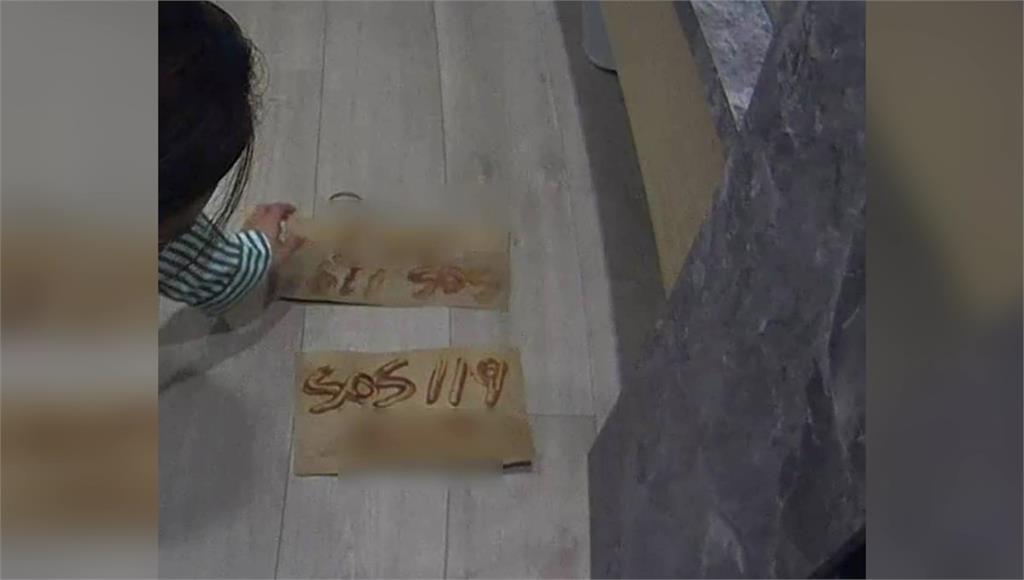 女子受困自家廚房陽台43小時，靠番茄醬在紙袋上塗抹求救訊號獲救。圖／台視新聞