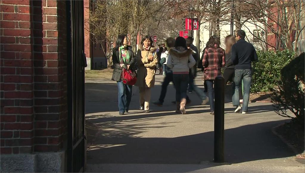 美暫停簽證面試衝擊大學 哈佛校長嗆「川普危害整個國家」