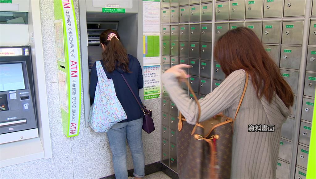 科技防詐升級！ATM辨識功能大強化 領錢「臉遮太多」就發警報