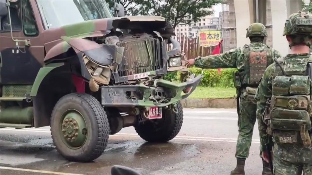 國軍操演首日就出車禍 中型戰術輪車車頭撞毀