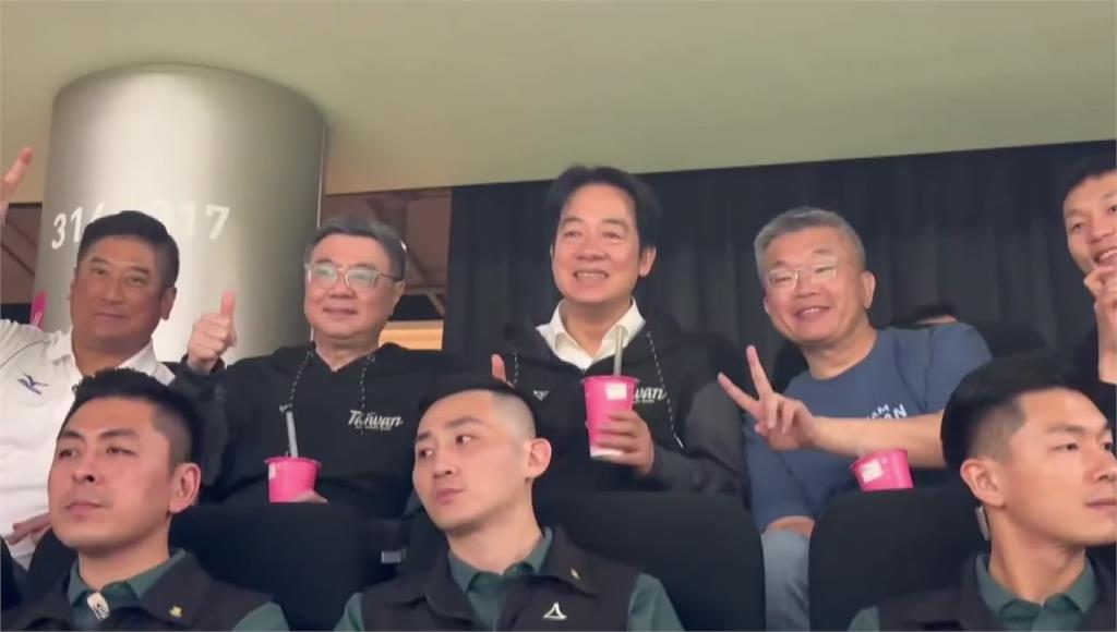 為中華隊加油！賴清德現身大巨蛋觀戰台日交流賽 自曝「很緊張」