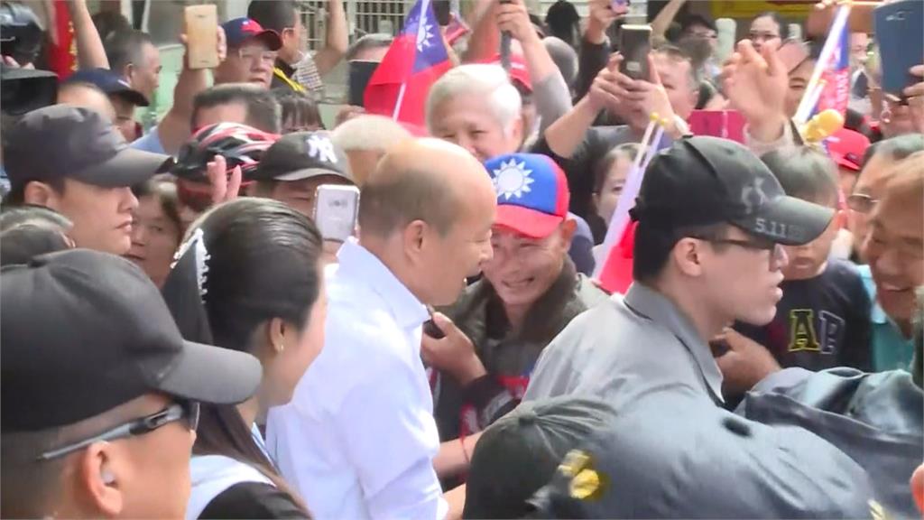 韓國瑜前往南投，受支持者簇擁。圖：台視新聞