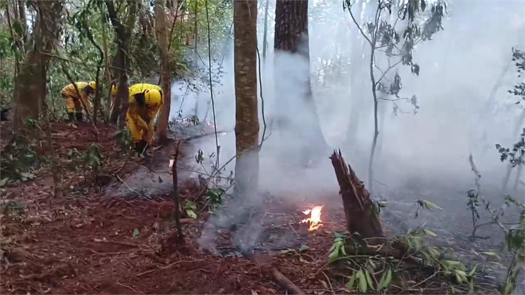 南投埔里火燒山！燃燒面積近30公頃 62人救火
