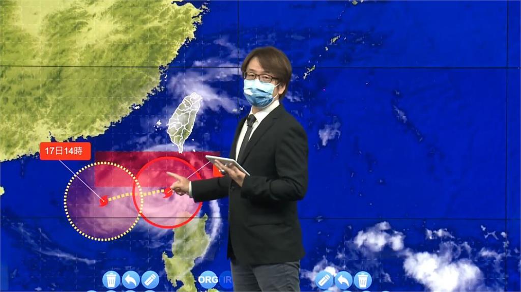 氣象局說明颱風最新動態。圖／台視新聞