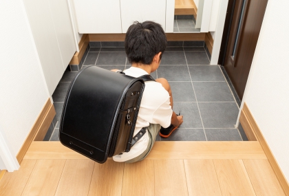 孩子肩頸痠痛元凶曝光！醫揭「書包5大地雷」 直接慘害脊椎