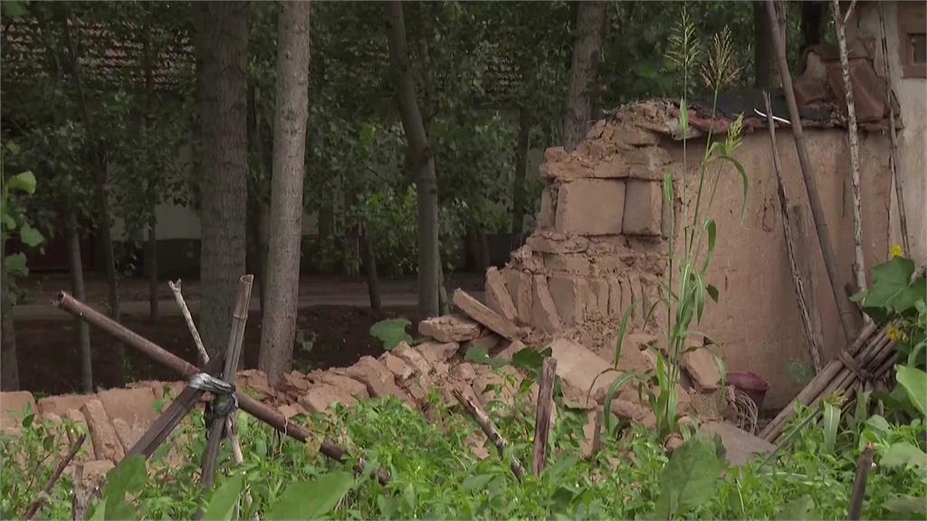 地震後，民宅牆面倒塌。圖／美聯社、路透社、CCTV