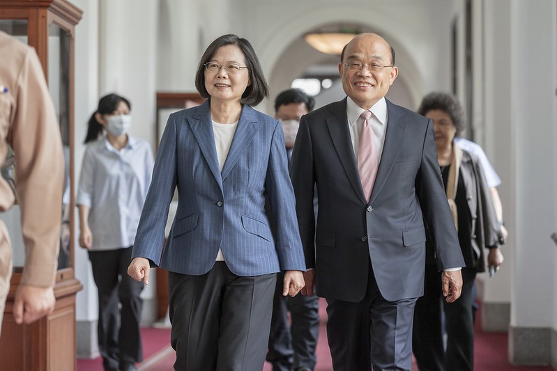 總統蔡英文（左）、行政院長蘇貞昌（右）。圖：資料照，翻攝自總統府