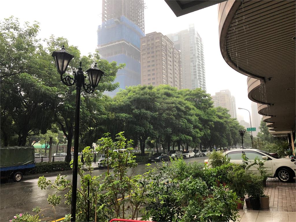 6縣市發布豪大雨特報 未來恐有颱風生成