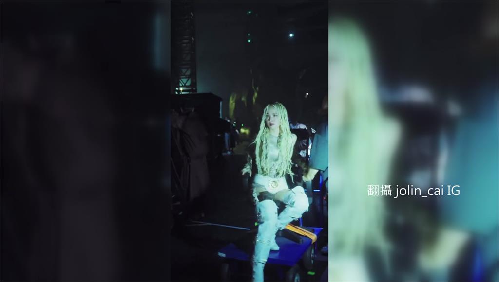 把大巨蛋當奧運唱 蔡依林曝底台風景「坐電動車、手推車狂奔換場」