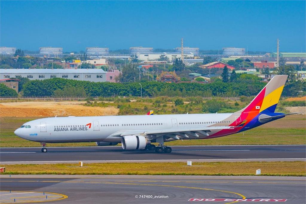 韓亞航班昨日一航班的艙門意外在空中開啟。示意圖／翻攝自臉書＠AsianaAirlines