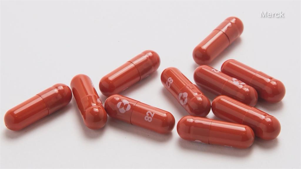 全世界第一款新冠口服藥莫納皮拉韋，最快能在11月的時候通過授權上市。圖：AP