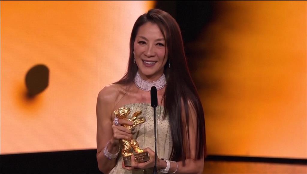 楊紫瓊獲柏林影展頒終身成就「榮譽金熊獎」 拭淚：繼續往前走