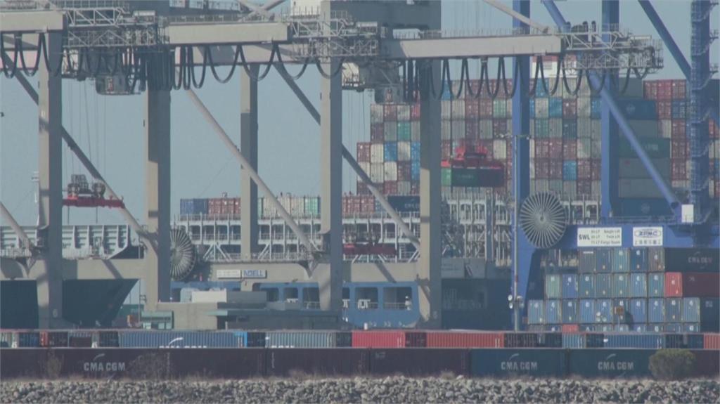 美國西岸洛杉磯港和長堤港，11月起將對貨櫃逾期置放港口開罰。圖／非凡新聞