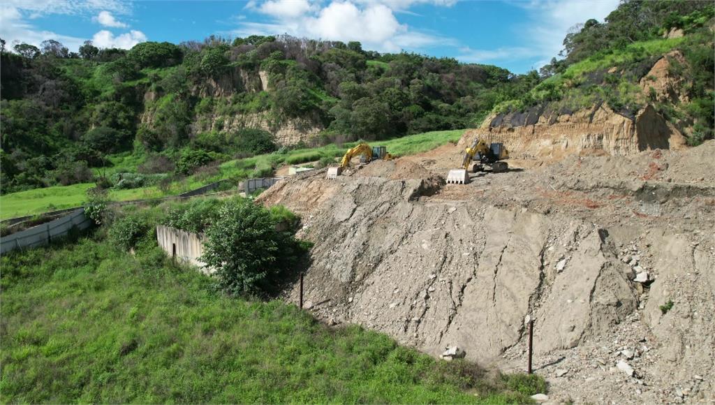土地被堆「5樓高廢土」！ 地主報案「查2年沒結果」