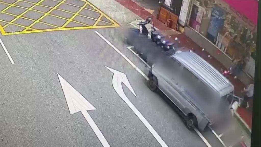 桃園廂型車連撞14車開溜 1女路過無辜遭波及