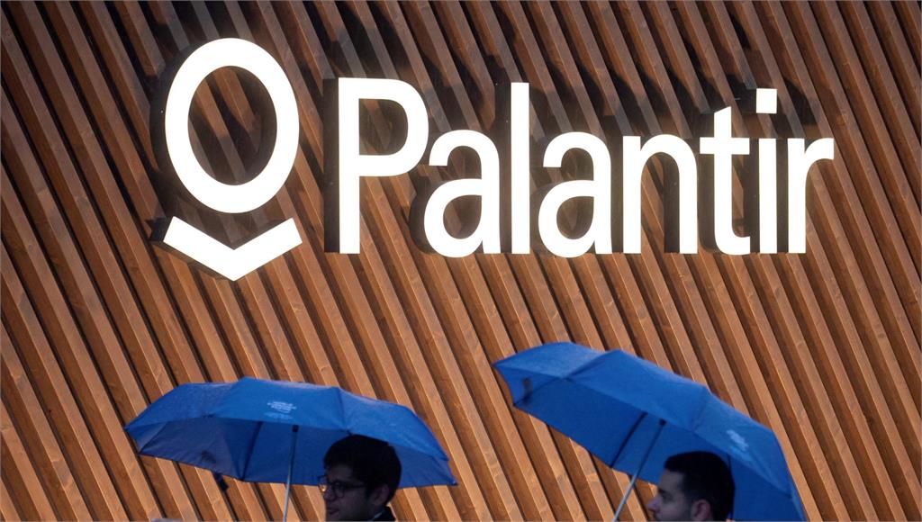 AI軍工股Palantir營收獲利告捷 上調全年財測