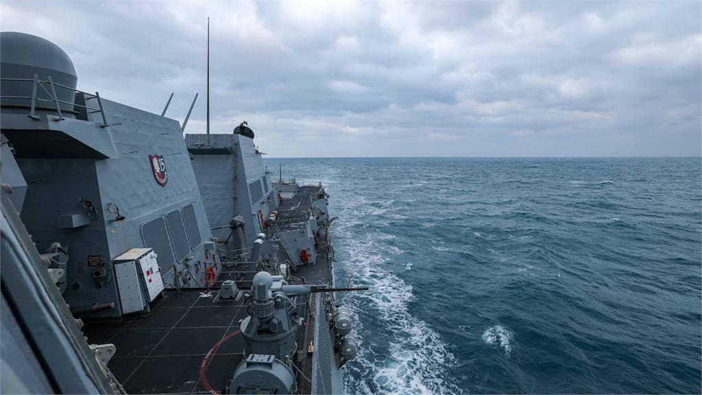 美軍第七艦隊驅逐艦昨天穿越台灣海峽。圖／翻攝自美國第七艦隊官網