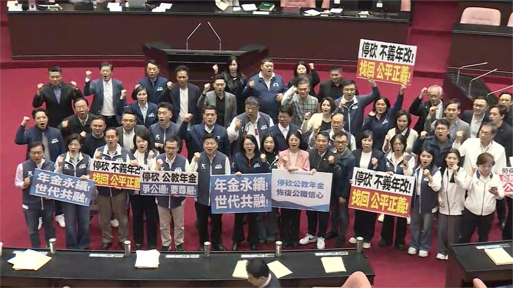 反公教年改今三讀 停砍所得替代率回溯至113年、退休俸只升不降