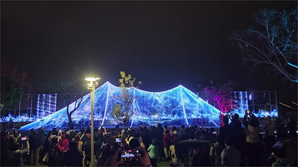 屏東燈節點燈 主燈山之光展現大武山四季風采