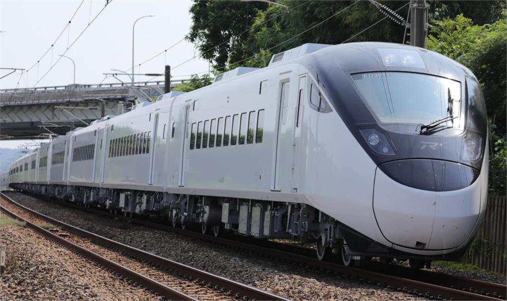 台鐵「EMU3000型新自強號」被封為「最美城際列車」。圖／台視新聞（資料畫面）