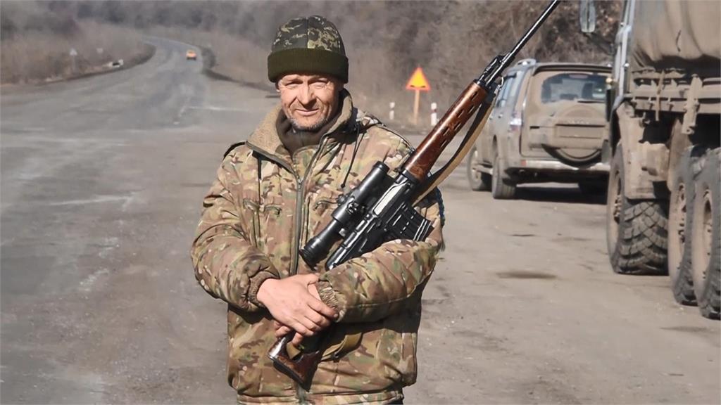 德國僅宣布捐5千頂頭盔力挺烏克蘭。圖／翻攝自AP Direct