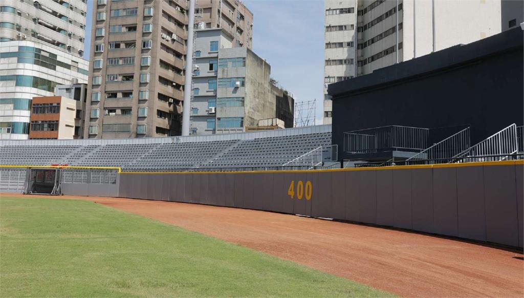 新竹棒球場外野的打擊視覺區將增高到8.8米。圖／新竹市政府提供