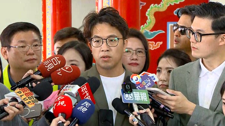 趙少康遭黨內發動連署開除　沈伯洋：一定站趙大哥這邊